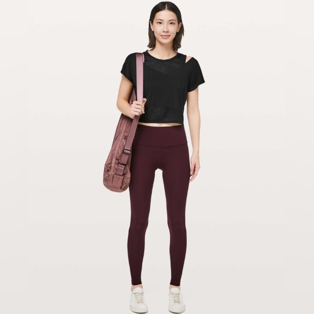 Lululemon No Inhibitions Tee
Black Size 10